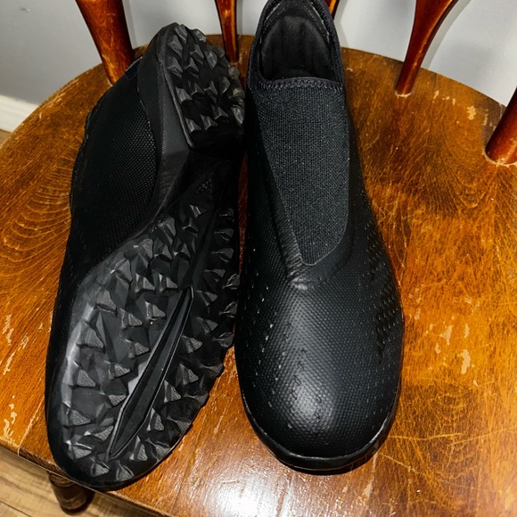 Predator Accuracy.3 Indoor Soccer Cleats - Picture 4 of 5